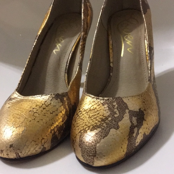 Snake design leather gold higher heeled shoes - Picture 1 of 8